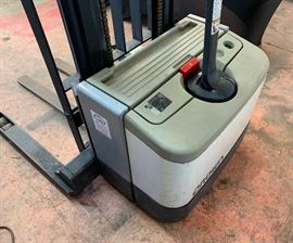 2000 Crown WS2000-30TL Forklift Electric Walkie Palette	 