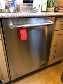 Jenn-Air Stainless Steel Dishwasher JDB9200CWP2 (Buyer Removal)	24x28x34 HxWxD