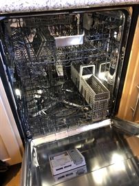 Jenn-Air Stainless Steel Dishwasher JDB9200CWP2 (Buyer Removal)	24x28x34 HxWxD