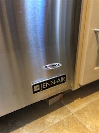 Jenn-Air Stainless Steel Dishwasher JDB9200CWP2 (Buyer Removal)	24x28x34 HxWxD