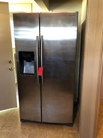 Samsung  24.5cu ft Side by Side Refrigerator (Buyer Removal) RS25H5111SR/AA 36x37x70 HxWxD