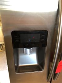 Samsung  24.5cu ft Side by Side Refrigerator (Buyer Removal) RS25H5111SR/AA 36x37x70 HxWxD