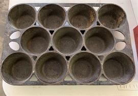 Griswold Cast Iron No. 10 949 Pop-Over Muffin Pan