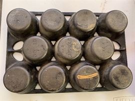 Griswold Cast Iron No. 10 949 Pop-Over Muffin Pan