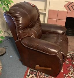 Lazy Boy Recliner	38x38x38	HxWxD
