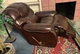 Lazy Boy Recliner	38x38x38	HxWxD