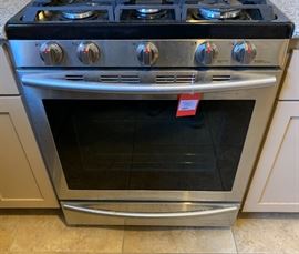 Samsung Stainless Steel Gas Range/Oven NX58H5650WS (Buyer Removal)	30x26x48 HxWxD