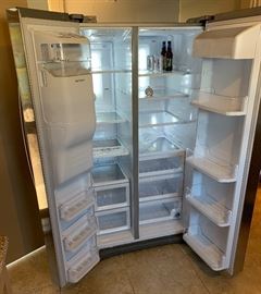 Samsung  24.5cu ft Side by Side Refrigerator (Buyer Removal) RS25H5111SR/AA 36x37x70 HxWxD