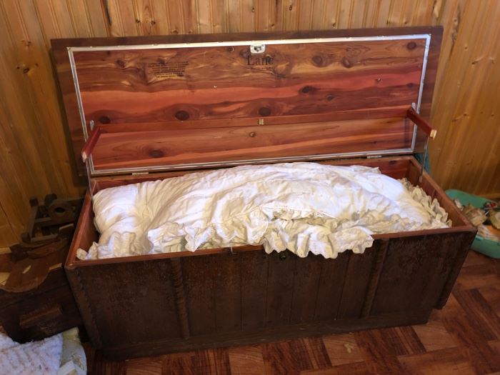 Lane cedar chest