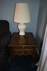 SIDE TABLE & LAMP