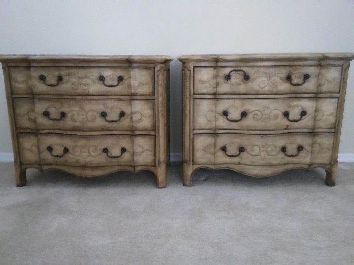 $150.  Two bedroom dressers.  Great condition.   43" x 21". 
All items MUST be picked up on March 21st or 22nd only.  If you are unable to do this please email rcullen@virtualparalegalny.com PRIOR to purchasing.
Sale has a house full of items available for sale, you are welcome to shop when you pick up your purchased items.  Lots of home decor, 2 closets FULL of ladies clothes and shoes, all like new and name brand, garage stuff, kitchen stuff etc.
GREAT PRICES!