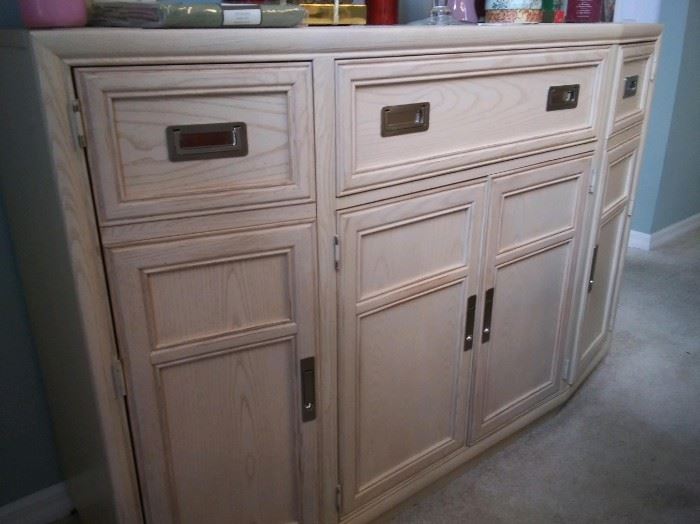 $100. Large sideboard/buffet.  Excellent condition. 
All items MUST be picked up on March 21st or 22nd only.  If you are unable to do this please email rcullen@virtualparalegalny.com PRIOR to purchasing.
Sale has a house full of items available for sale, you are welcome to shop when you pick up your purchased items.  Lots of home decor, 2 closets FULL of ladies clothes and shoes, all like new and name brand, garage stuff, kitchen stuff etc.
GREAT PRICES!