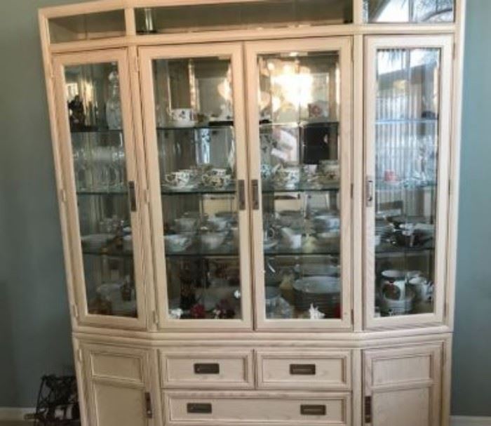 JUST REDUCED, NOW $100!  Hutch.   Excellent condition, looks new.  (Does not include items shown in the hutch.)    Price will not be further reduced.                                                                                                                              
                                                                                                                   All items MUST be picked up on March 21st or 22nd only.  If you are unable to do this please email rcullen@virtualparalegalny.com PRIOR to purchasing.
Sale has a house full of items available for sale, you are welcome to shop when you pick up your purchased items.  Lots of home decor, 2 closets FULL of ladies clothes and shoes, all like new and name brand, garage stuff, kitchen stuff etc.
                                                                                                         GREAT PRICES!