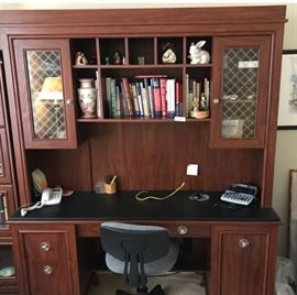 $100.  Office desk.  20" x 65" x 78" high.
All items MUST be picked up on March 21st or 22nd only.  If you are unable to do this please email rcullen@virtualparalegalny.com PRIOR to purchasing.
Sale has a house full of items available for sale, you are welcome to shop when you pick up your purchased items.  Lots of home decor, 2 closets FULL of ladies clothes and shoes, all like new and name brand, garage stuff, kitchen stuff etc.
GREAT PRICES!