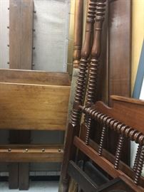 handmade late 1790 to 1810 walnut spool bed and federal popular twin bed