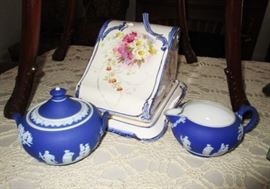 Wedgewood creamer & sugar, large porcelain cheese box (broken handle)