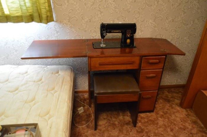 Singer Sewing Machine in Cabinet with Bench