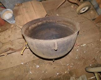 Large Cast Iron Cook Pot(No Cracks)