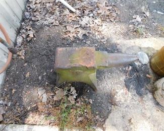 Old Anvil(Damaged)