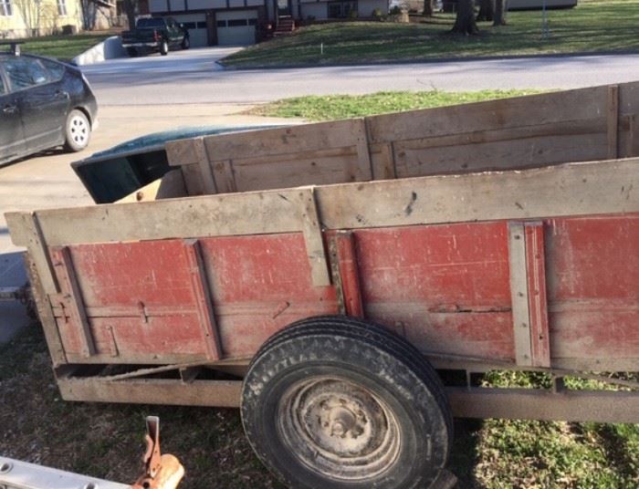 wood feed wagon