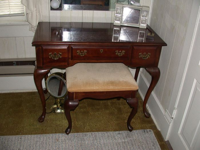 Vintage vanity with stool, the middle lifts to reveal mirror.