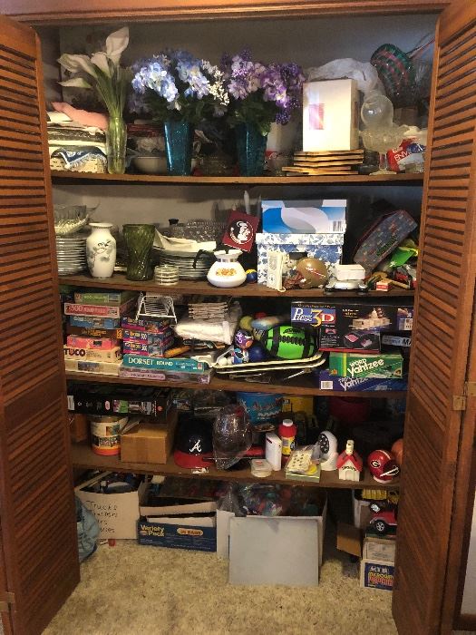 Tons of vintage toys, games, collectibles etc 