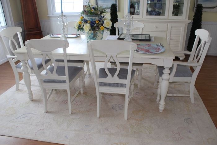 White table and 6 chairs