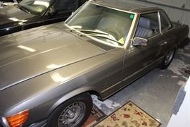 1985 Mercedes to be sold auction style Thursday at noon