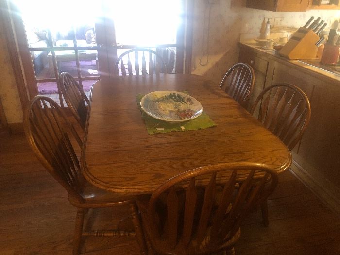 Oak table with 4 leafs and 6 chairs