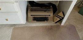 IBM Select-A-Type Typewriter with extra balls