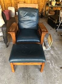 LEATHER CHAIR W/ OTTOMAN 