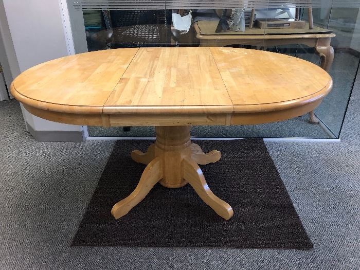 Pedestal table, 4 chairs