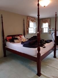 Craftique mahogany queen size bed