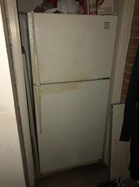 18.2 cu ft Whirlpool refrigerator. Works great! 
