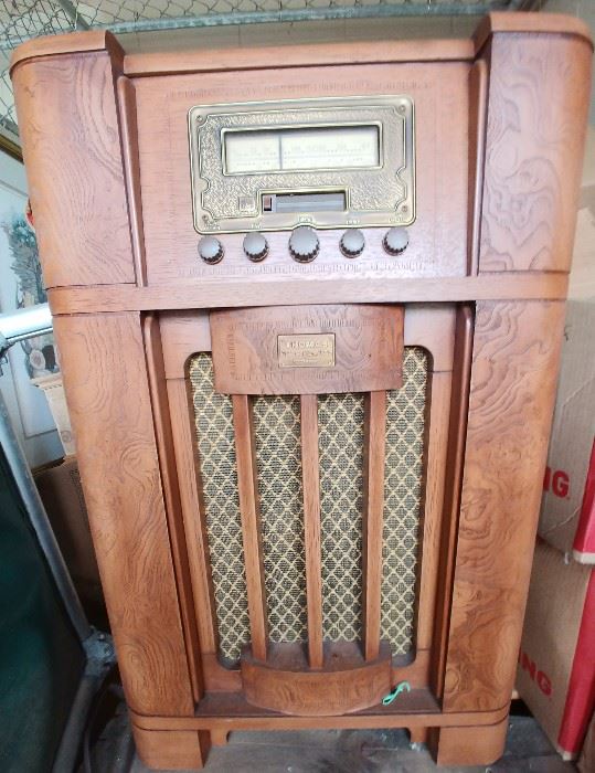 Thomas collector quality radio console