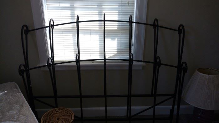 Queen iron bed
