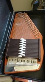 Oscar Schmidt autoharp