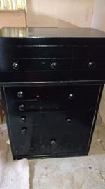 Chest of drawers