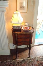 One of a pair antique French stands with marble tops and brass accents. Small lamp and Oriental porcelain.