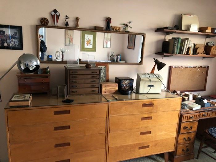 NICE MID CENTURY MODERN MIRROR AND - WILTZ OF VIRGINIA TWO-PART DRESSER- ALSO COMES WITH TWO NIGHT STANDS AND BED 