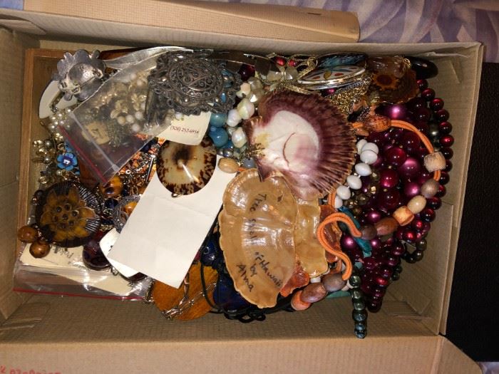 SMALL PORTION OF COSTUME JEWELRY
