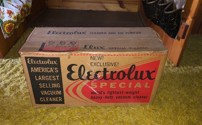ELECTROLUX VACUUM CLEANER IN ORIGINAL BOX!!!