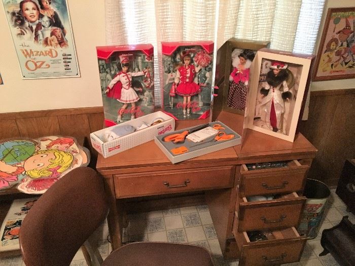 VINTAGE SEWING MACHINE WITH CABINET, COCA~COLA BARBIES