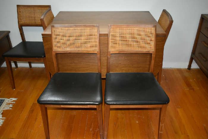 DROP SIDE DINING TABLE W/1 LEAF & 5 CHAIRS