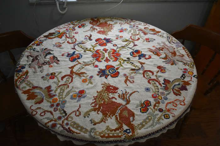 ROUND TABLECLOTH