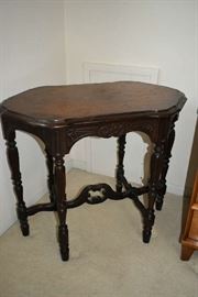 VINTAGE ACCENT TABLE