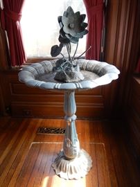 BIRD BATH/FOUNTAIN