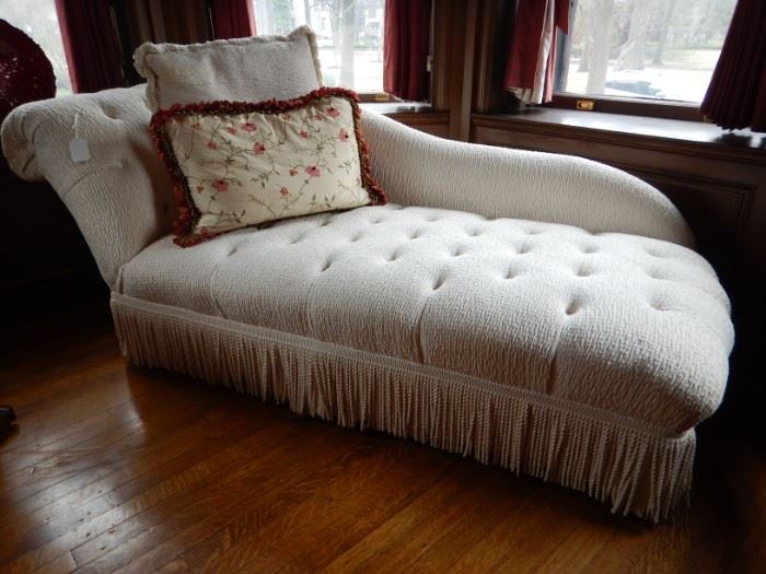 CHAISE
