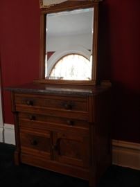 CHEST & MIRROR