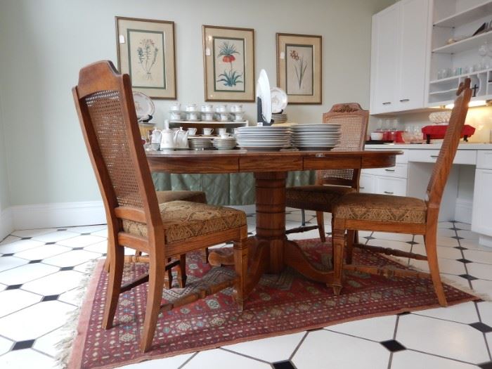 PEDESTAL TABLE
